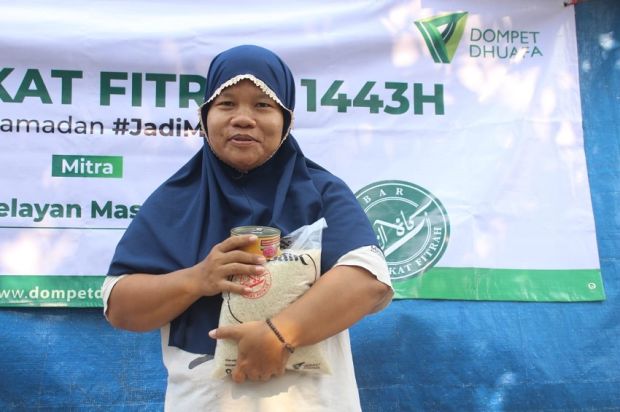 Dompet Dhuafa Distribusikan Zakat Fitrah Kepada Masyarakat Kronjo di Pertengahan Ramadhan