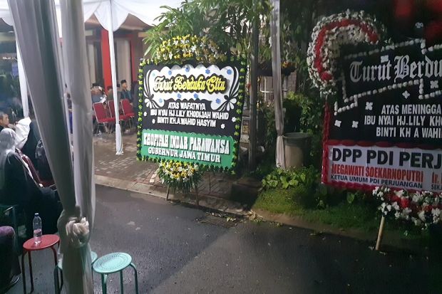 Karangan Bunga dari Jokowi, Khofifah, dan Anies Banjiri Rumah Duka Lily Wahid