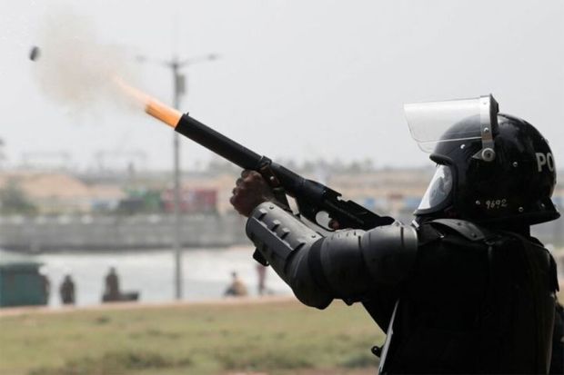 Polisi dan Tentara Sri Lanka Diperintahkan Lepaskan Tembakan untuk Jaga Ketertiban
