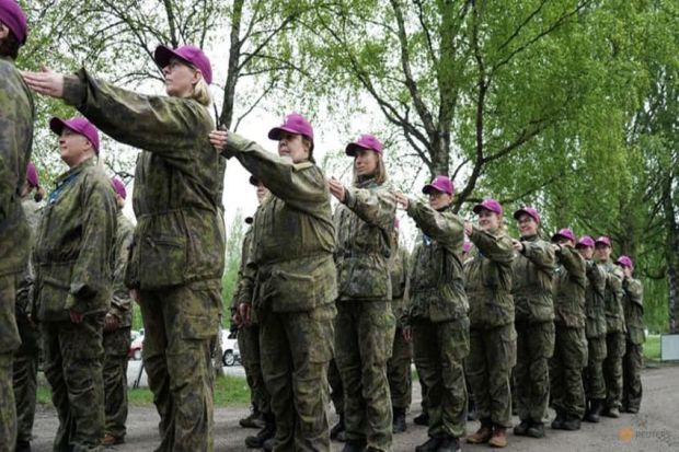 Khawatir Diserang Rusia, Wanita Finlandia Ikut Pelatihan Militer