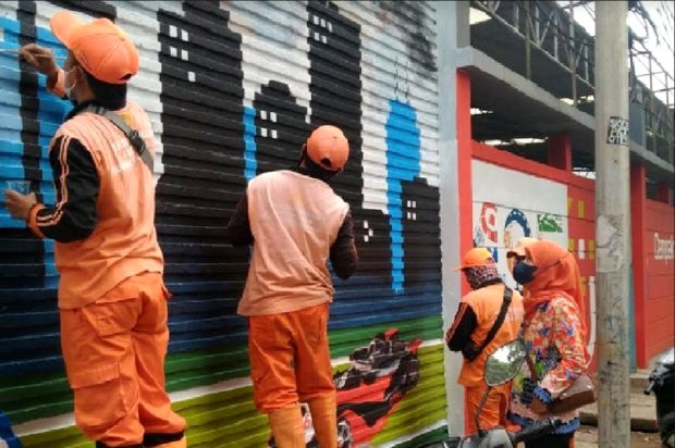 Sambut HUT Jakarta, PPSU Cempaka Putih Barat Lukis Mural