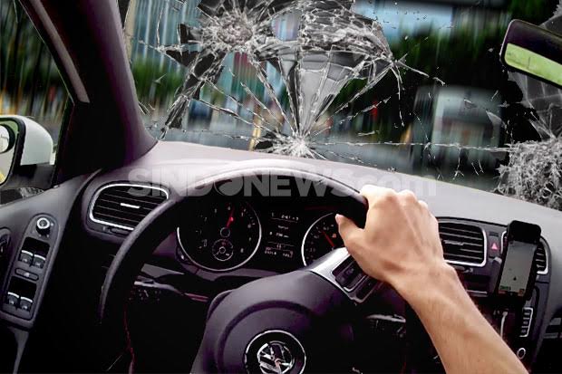 [Berita]Kecelakaan Tunggal, Mobil Terguling di Lenteng Agung