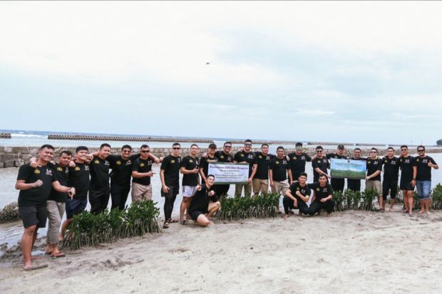 Peringati 5 Tahun Masa Bakti, Alumni Akpol 2017 Tanam 5.000 Mangrove di Pulau Tidung