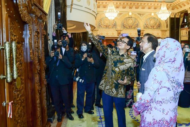 Gebyok, Pintu Ukiran Jawa Jadi Hadiah Khusus Ulang Tahun Sultan Brunei Hassanal Bolkiah