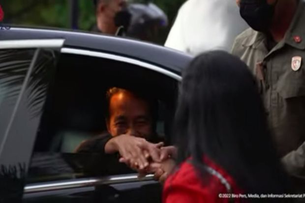 Tiba di Kepulauan Tanimbar, Jokowi Disambut Antusias Warga