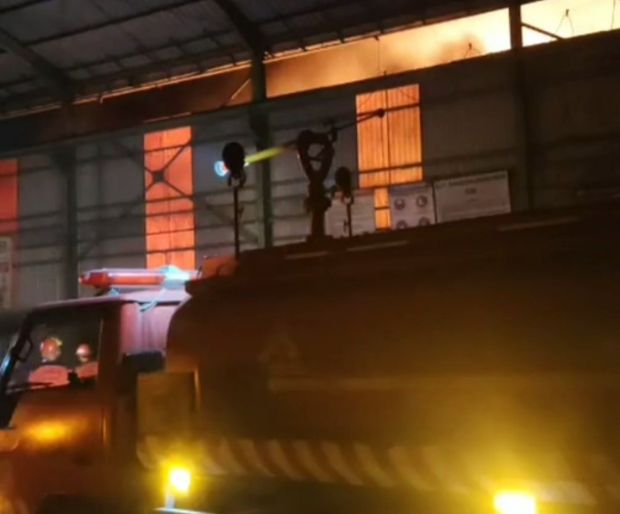 Pabrik Plastik di Deliserdang Terbakar, Sumber Api Diselidiki