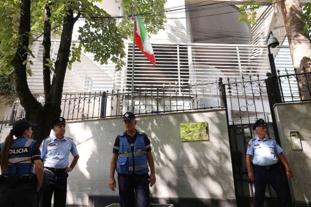 Polisi Albania Kepung dan Buka Paksa Kedutaan Besar Iran