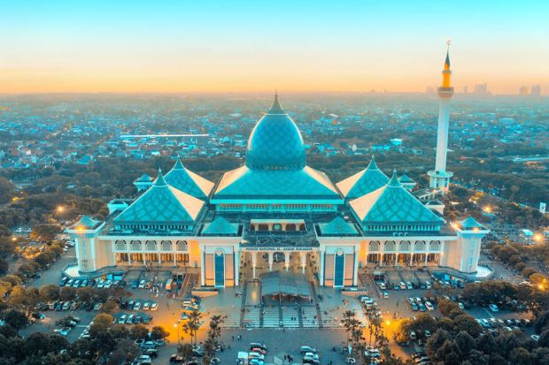Mengenal Masjid Al-Akbar Surabaya Terbesar Kedua di Indonesia