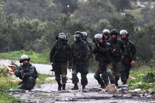 Tentaranya Terluka Ditembak Kelompok Militan, Israel Perluas Penutupan di Tepi Barat
