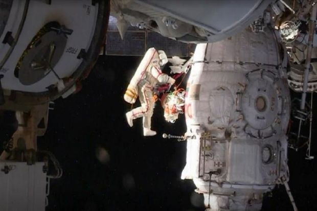 'Astronaut' Minta Rp463 Juta kepada Wanita Jepang untuk Kembali ke Bumi dan Menikahinya