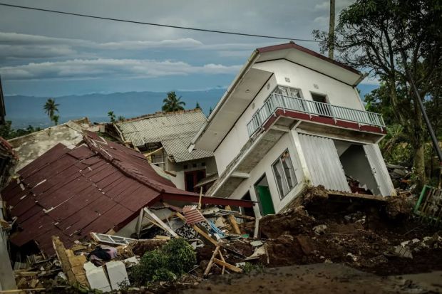 Badan Nasional Penanggulangan Bencana (BNPB) mencatat 318 korban meninggal dunia akibat gempa Cianjur, Jawa Barat per Sabtu 26 November 2022.