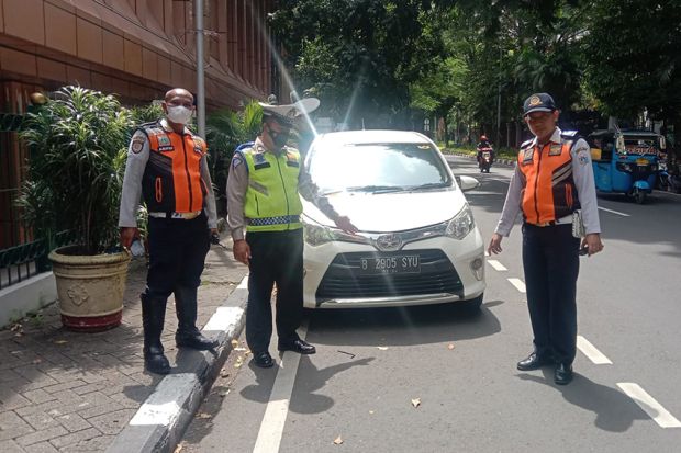 Pria Paruh Baya Tak Sadarkan Diri Di Stasiun Cikini Mulut Berbusa News On Rcti 2643