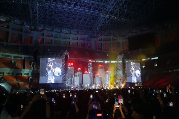 Konser Dewa 19 di JIS (Jakarta International Stadium) berlangsung meriah pada Sabtu (4/2/2023) malam.