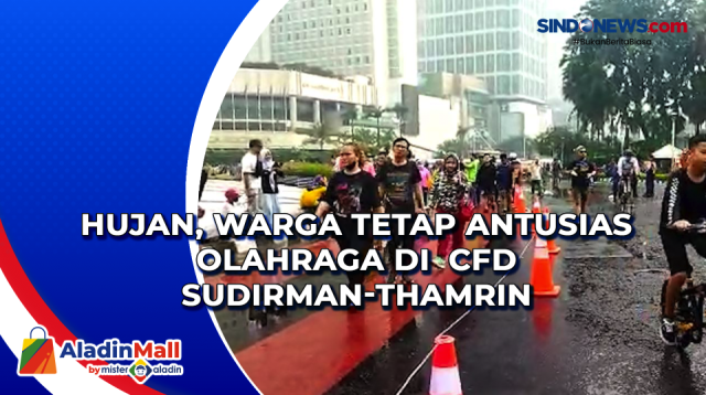 Hujan, Warga Tetap Antusias Olahraga di CFD Sudirman-Thamrin....