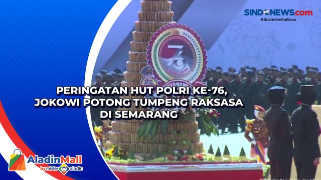 Peringatan HUT Polri ke-76, Jokowi Potong Tumpeng....
