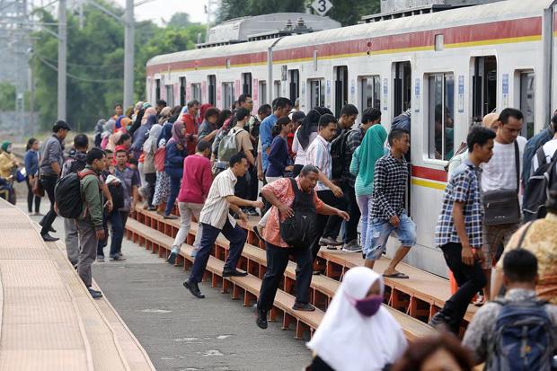 KCI Tegaskan 18 April 2020, KRL Commuter Line Tetap Beroperasi