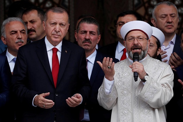 Erdogan Bela Ulama yang Bilang Homoseks Penyebab HIV