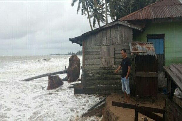 Abrasi Pantai, 3 Rumah Warga di Madina Rusak Berat