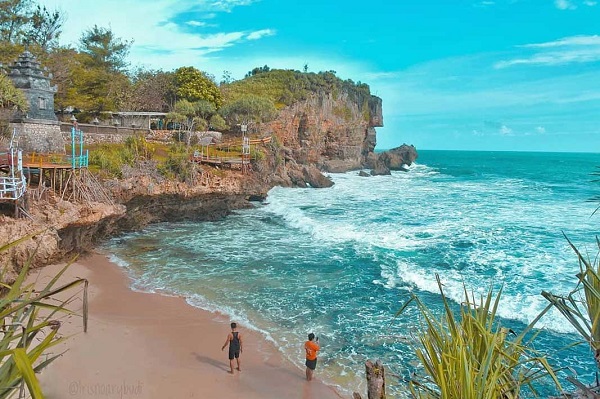 Merasakan Sensasi Bali di Pantai Ngobaran Gunungkidul