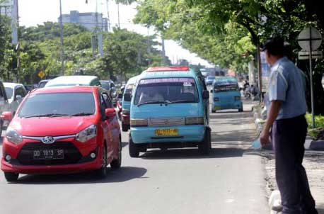 Masih Zona Merah, Angkutan Umum di Makassar Harus Terapkan Protokol Kesehatan