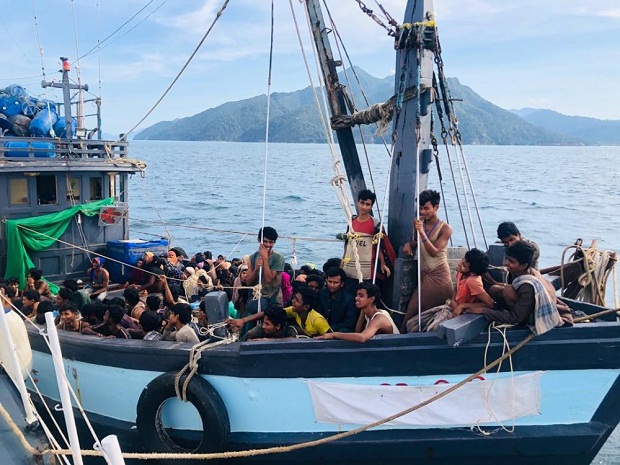 Puluhan Rohingya Tewas Selama 4 Bulan Naik Perahu ke Malaysia