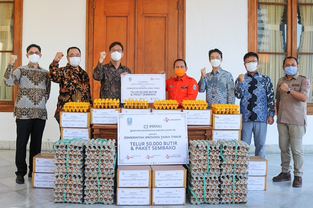 CJ Grup Donasikan 50.000 Telur dan 1.000 Paket Sembako untuk Warga Jatim