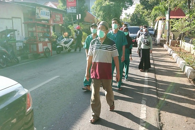 Sembuh, Pasien COVID-19 Penuhi Nadzar Jalan Kaki ke Rumah Sejauh 6 Km