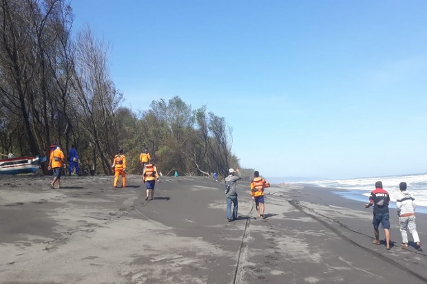 Terseret Ombak Pantai Gua Cemara, 2 Wisatawan Tewas 5 Hilang