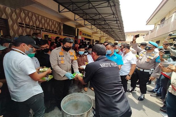 Barang Neraka 67 Kg Sabu dan 10 Ribu Pil Ekstasi Dimusnahkan Polrestabes Medan
