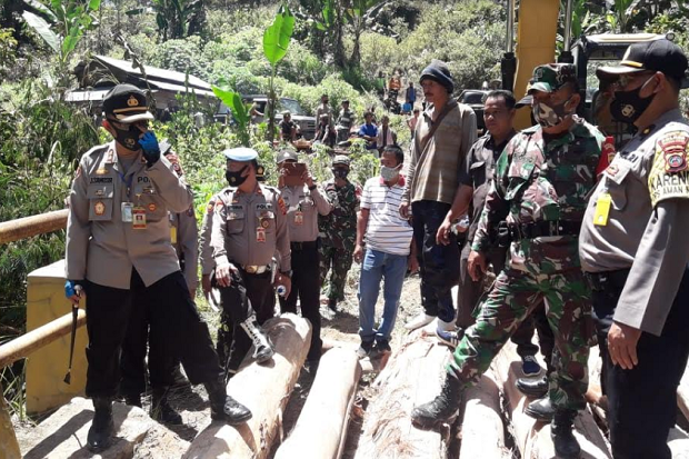 Desa Muara Tolang Terisolir Akibat Jembatan Rusak hingga Akses Jalan Lumpuh