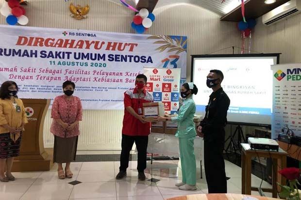 MNC Peduli dan Lotte Mart Bagikan Bingkisan untuk Petugas RS Sentosa Bogor