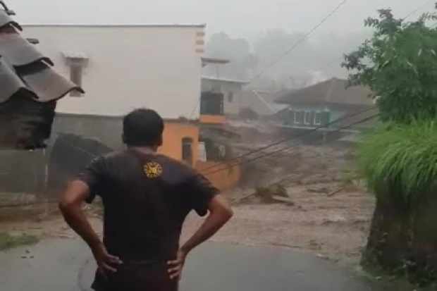 Banjir Bandang Terjang Cicurug Sukabumi
