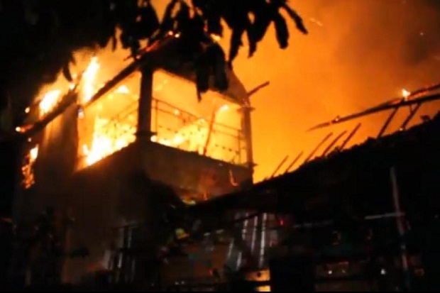 Dipicu Korsleting Listrik, Rumah Milik Anggota TNI di Bima Ludes Terbakar