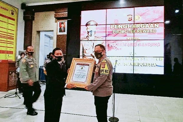 Berprestasi di Tengah Pandemi, Polrestabes Bandung Raih Promoter Reward