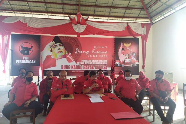 Bupati Semarang dan Anaknya Terima Surat Pemecatan dari Keanggotaan PDIP