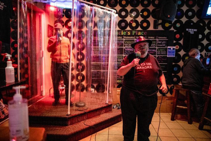 Bar Karaoke Kanada Izinkan Pengunjung Bernyanyi dalam Shower
