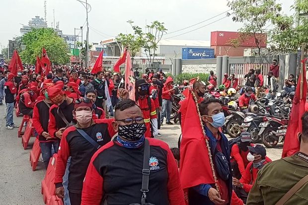 Menggunakan Motor, Ribuan Buruh Tanjung Priok Konvoi Menuju Istana Negara