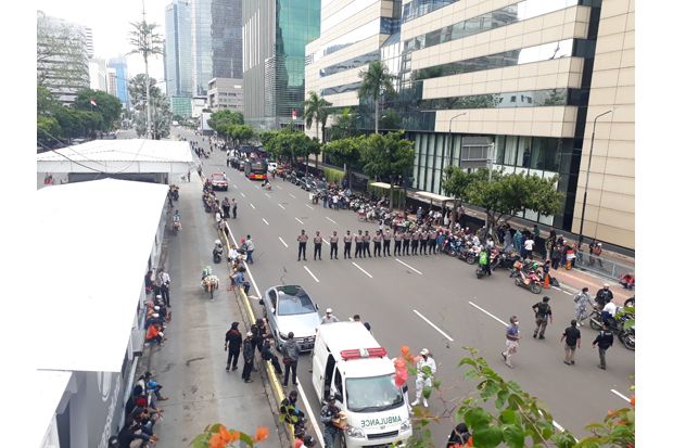Massa PA212 kian Banyak, Polisi Tutup Arus Lalu Lintas dari Bundaran HI ke MH Thamrin