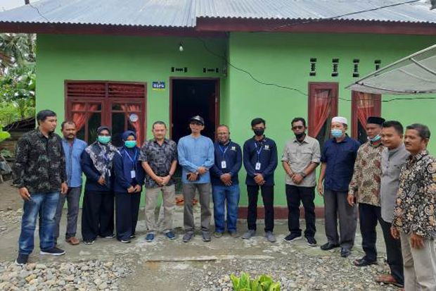 Bupati Aceh Selatan Serahkan Bantuan BSPS dari Kementerian PUPR