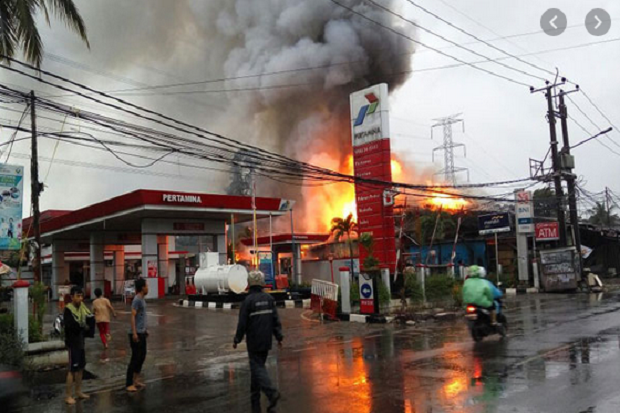 Kerugian Ditaksir Ratusan Juta, SPBU dan Mobil di Pekanbaru Terbakar