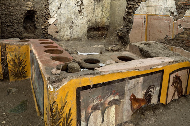Terkubur 2000 Tahun, Arkeolog Temukan Kedai Makanan Kuno di Pompeii