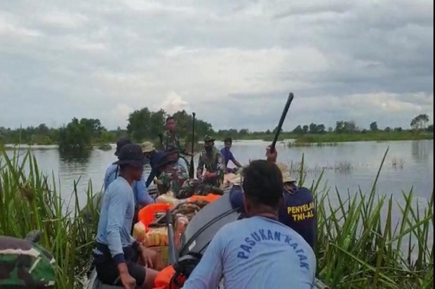 TNI AL Tembus Daerah Terisolasi Banjir di Kalimantan Selatan
