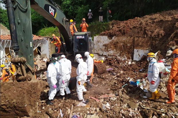 Bencana Longsor Sumedang, Tim SAR Temukan 2 Korban Meninggal