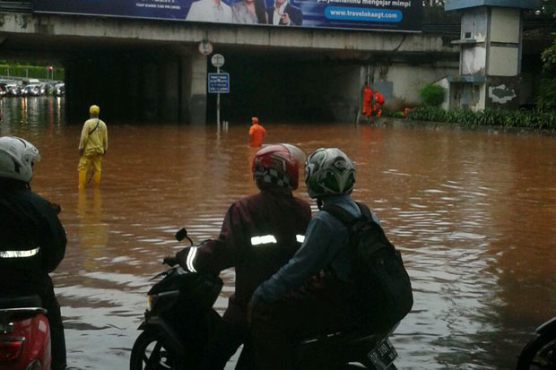 Biar Jakarta Banjir Diduga Kabel Rumah Pompa Dukuh Atas Dipotong, Netizen: Upaya Menjatuhkan Anies