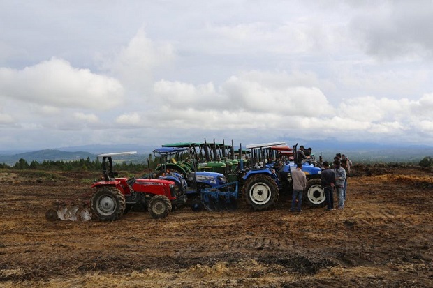 Barru Dapat Bantuan Alsintan 100 Unit Hand Traktor