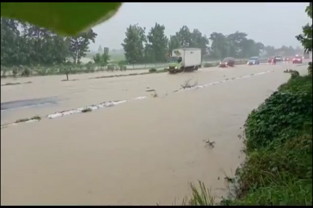 Tol Cipali Kebanjiran, Arus Lalu Lintas Tujuan Jakarta Tersendat