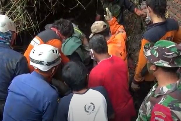 Korban Longsor Semarang Ditemukan Tak Bernyawa Tertimbun di Dapur Rumah