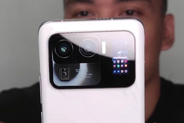 Dahsyat, Xiaomi Mi 11 Ultra Punya Layar Kecil di Tonjolan Kameranya