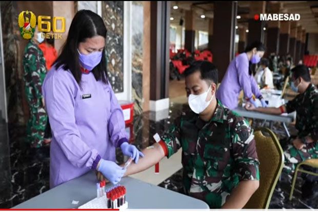78 Prajurit TNI AD Ramai-Ramai Ikut Donor Darah Plasma