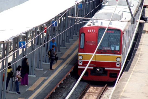 Info Commuter Line: Truk Mogok di Pintu Perlintasan Stasiun Kampung Bandan-Angke